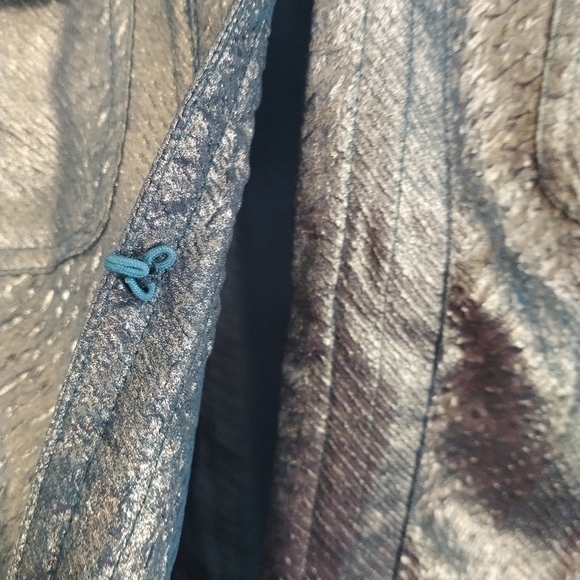 Chico's Eleesa Embossed Shine Copper/Bronze Opalescence  Semi Fitted Top 2 M - Picture 8 of 14